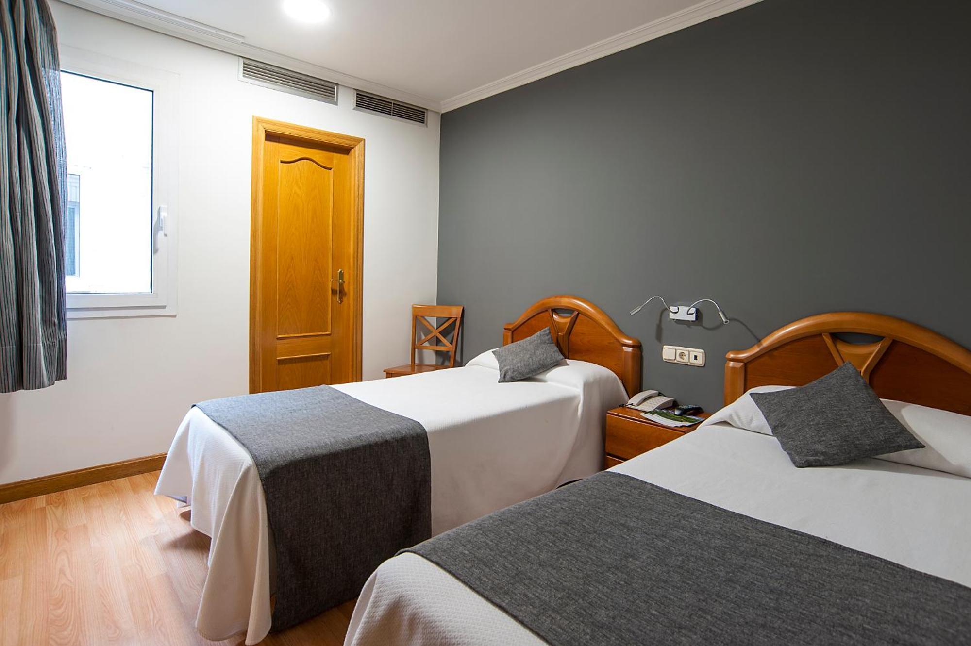 Standard Twin Room,364201393:JPEG